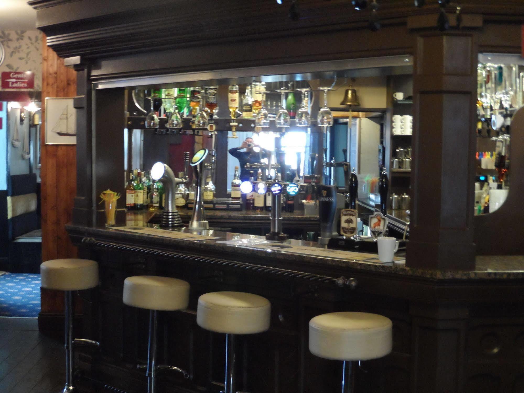 Schooner Hotel 알른머스 외부 사진